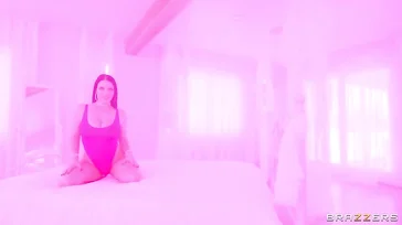 Che gioia succhiare il cazzo a questa ragazza prosperosa di nome Angela White.