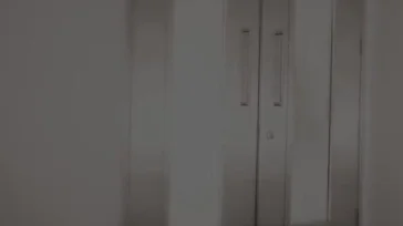 Er fickt sie und hinterlässt ihre Schamhaare schmutzig.