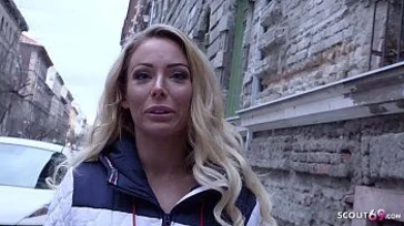 Sie überzeugen diese tolle Milf, am Ende zu ficken.