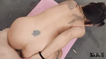Superbe baise de Jordi El Niño Polla à la milf Lily Veroni..