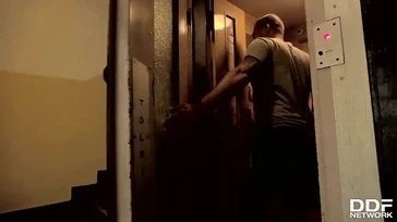 Admitimos que Lovita Fate chupa pau maravilhosamente bem.