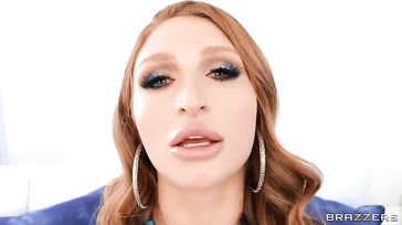 Skylar Snow zuigt een goede pik, wat een slet is ze..