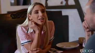 Die Kellnerin Abella Danger hart ficken..