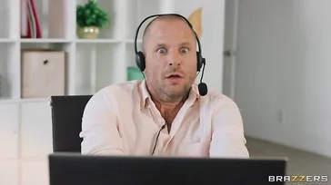 Quand ta femme est sous la table et qu'elle veut une bite...