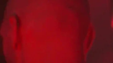 La ragazza di colore Diamond Jackson si eccita mentre fa un massaggio.