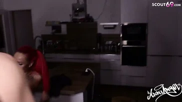 Trio pornô com a safada alemã Anni Angel, nada mais nada menos,