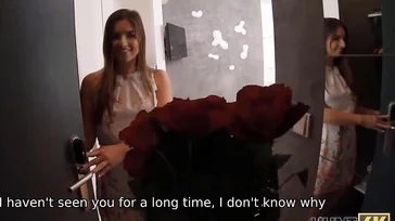 Cornudo cuckold feliz de ver a su novia con otro