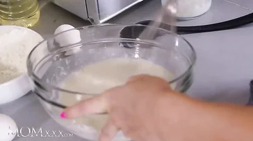 Diese wunderschönen Blondinen wissen, wie man mit ihren Zungen genießt