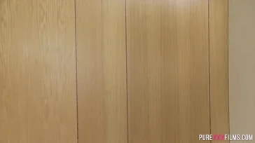 Atemberaubende Frau lässt sich gerne in der Küche ficken