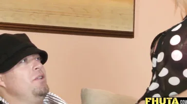 Non ci potevo credere! Lui scopa il genero davanti alla figlia