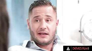 De secretaris bespreekt een ander werkplan