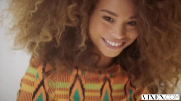 Esta mulata é uma leoa, e não só por causa do cabelo