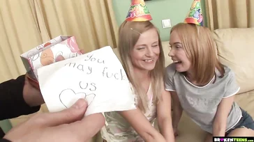 Uma festa de aniversário chata se transforma em algo melhor