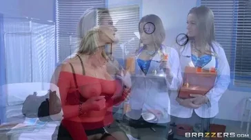 Er geht zum Frauenarzt und fickt ihren verdammten Arsch am Ende mit einem Dildo