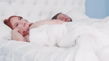 Stunning redhead wakes up horny as hell