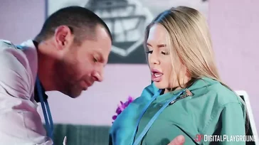 Esta enfermera está casada, pero necesita un extra en su matrimonio