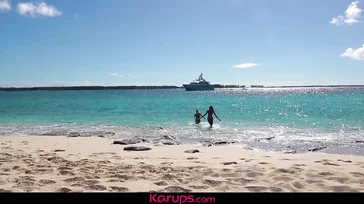 2 Freunde mit Geld gehen auf die Yacht des Vaters eines Kindes und das passiert
