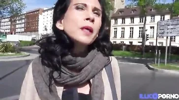 Ich werde Ihnen zeigen, wie wir in Frankreich Touristen behandeln.