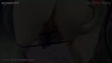 Esta MILF aborda a un tipo en la salida del after