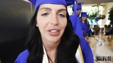Minha filha, espere até você tirar a beca para comemorar sua formatura