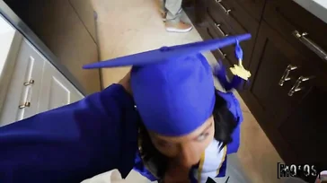 Minha filha, espere até você tirar a beca para comemorar sua formatura