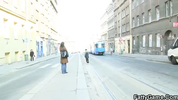Esta guarrilla me lo da todo si le chupo las tetas un rato