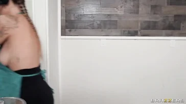 This is not my order! What are you doing, you bitch!