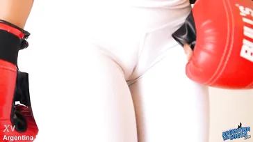 Quelle belle façon de montrer ta chatte et tes seins