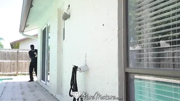 Essas MILFs são muito gostosas e dão tudo de si em todas as cenas
