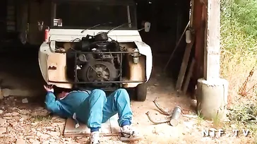 Este fazendeiro e seu filho são surpreendidos pelo vizinho