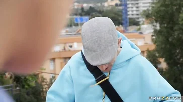 Jordi ENP fickt seine Schwiegermutter bei einem Familienausflug