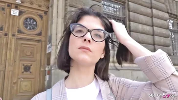 Va de mala manera a un casting y acaba con una polla en el culo