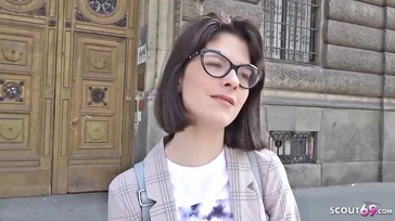 Va de mala manera a un casting y acaba con una polla en el culo