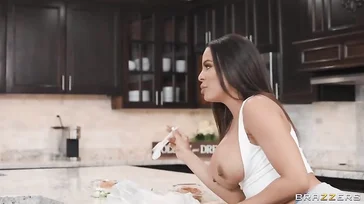 Depois de te chupar vou deixar você arrombar minha bunda