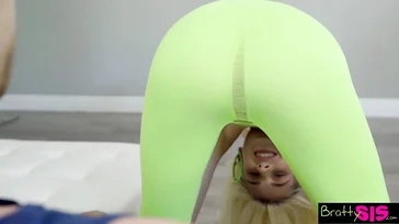 Essas meias verdes brilhantes me deixam realmente excitado, vou te furar