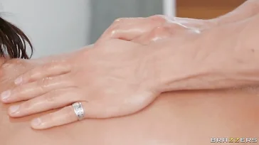 Diese Massage endet unerwartet: Sie ist brutal!