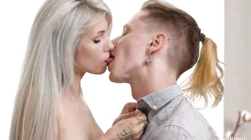 Eine heiße Blondine fickt ihren Lieblingsschüler