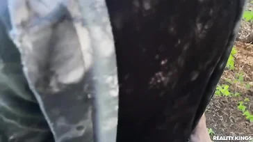 M novia se empeña en follar en el parque en vez de en casa