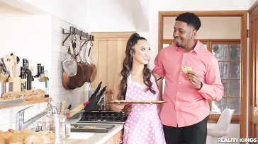 Inizio a cucinare e il mio cugino africano non si tira indietro